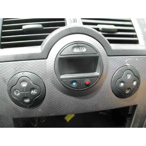 RENAULT MEGANE II BERLINA 3P '2004 CONFORT AUTHENTIQUE GRIS CLARO