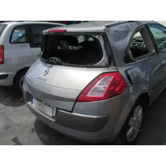 RENAULT MEGANE II BERLINA 3P '2004 CONFORT AUTHENTIQUE GRIS CLARO