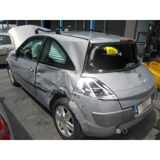 RENAULT MEGANE II BERLINA 3P '2004 CONFORT AUTHENTIQUE GRIS CLARO