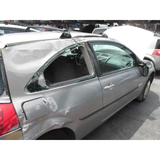 RENAULT MEGANE II BERLINA 3P '2004 CONFORT AUTHENTIQUE GRIS CLARO