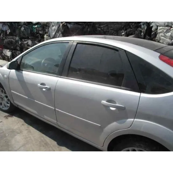 FORD FOCUS BERLINA (CAP) '2005 AMBIENTE (D) PLATA