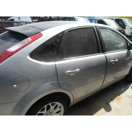FORD FOCUS BERLINA (CAP) '2005 AMBIENTE (D) PLATA