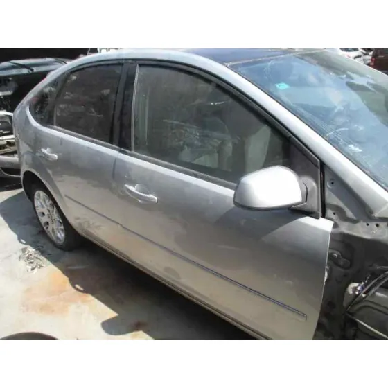 FORD FOCUS BERLINA (CAP) '2005 AMBIENTE (D) PLATA