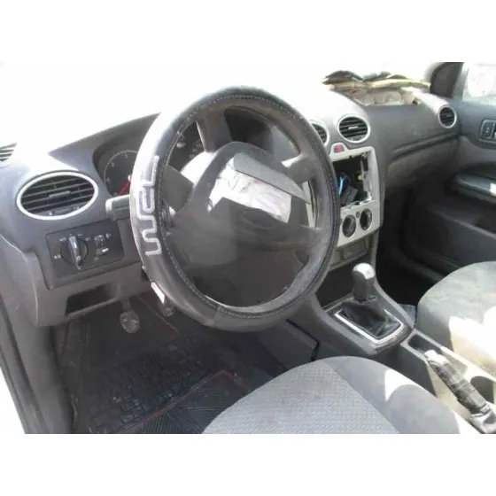 FORD FOCUS BERLINA (CAP) '2005 AMBIENTE (D) PLATA
