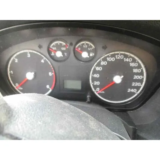FORD FOCUS BERLINA (CAP) '2005 AMBIENTE (D) PLATA