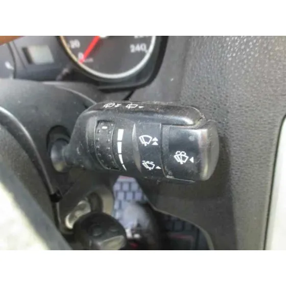 FORD FOCUS BERLINA (CAP) '2005 AMBIENTE (D) PLATA