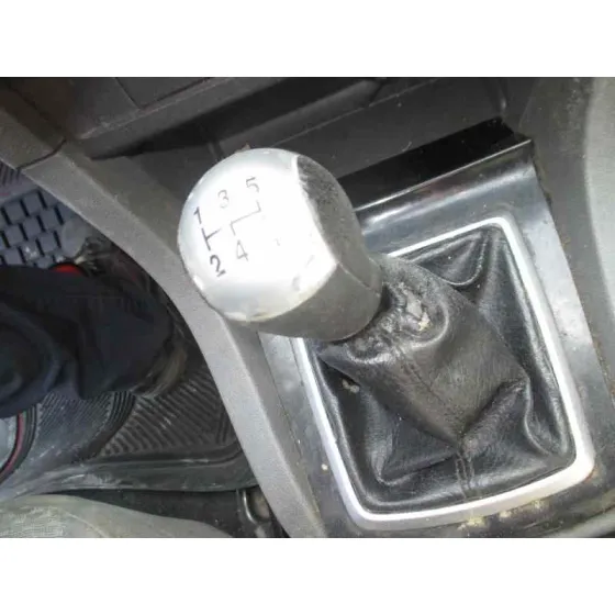 FORD FOCUS BERLINA (CAP) '2005 AMBIENTE (D) PLATA