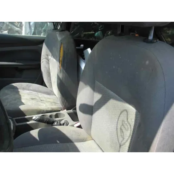 FORD FOCUS BERLINA (CAP) '2005 AMBIENTE (D) PLATA