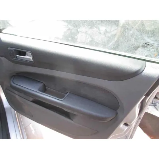 FORD FOCUS BERLINA (CAP) '2005 AMBIENTE (D) PLATA