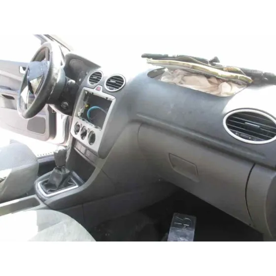 FORD FOCUS BERLINA (CAP) '2005 AMBIENTE (D) PLATA
