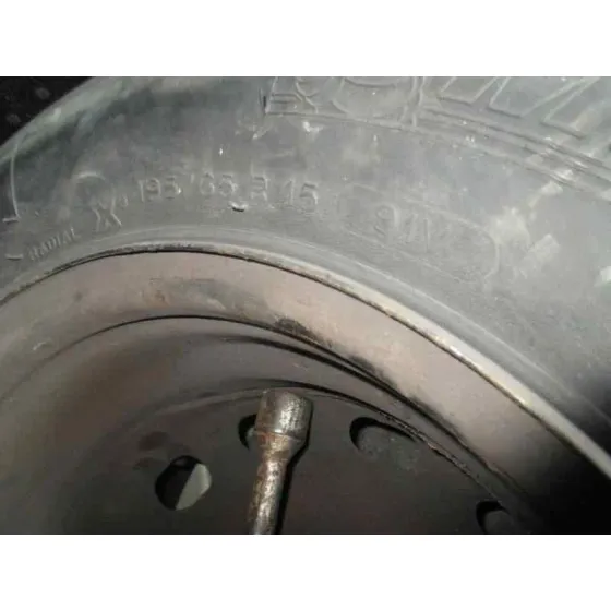 FORD FOCUS BERLINA (CAP) '2005 AMBIENTE (D) PLATA