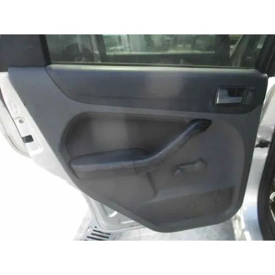 FORD FOCUS BERLINA (CAP) '2005 AMBIENTE (D) PLATA