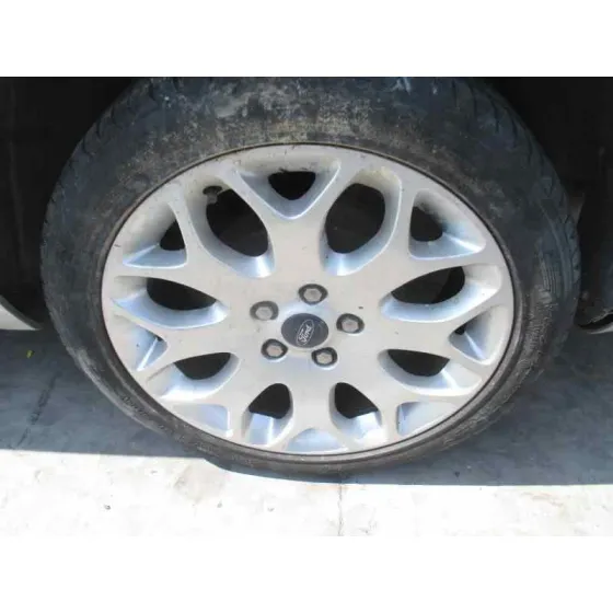FORD FOCUS BERLINA (CAP) '2005 AMBIENTE (D) PLATA