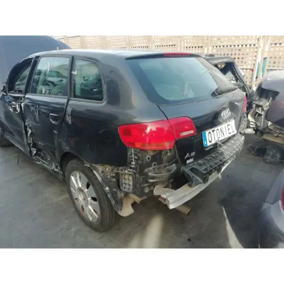 AUDI A3 SPORTBACK (8P) '2005 1.6 FSI ATTRACTION NEGRO