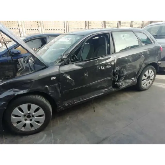 AUDI A3 SPORTBACK (8P) '2005 1.6 FSI ATTRACTION NEGRO