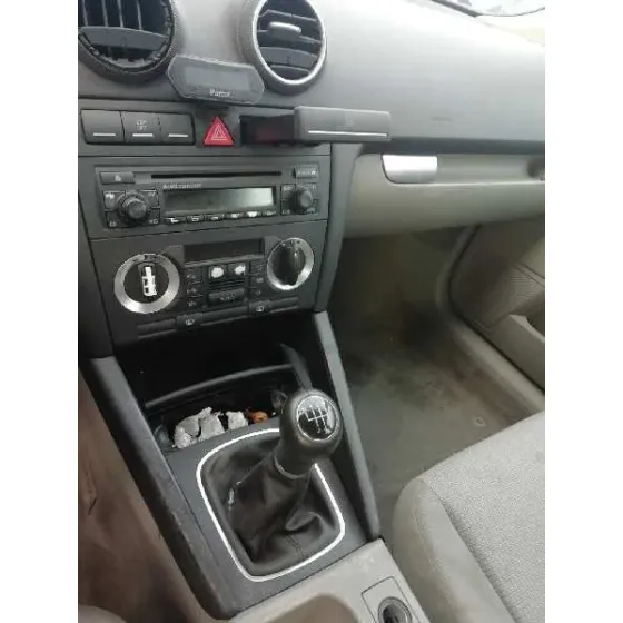 AUDI A3 SPORTBACK (8P) '2005 1.6 FSI ATTRACTION NEGRO