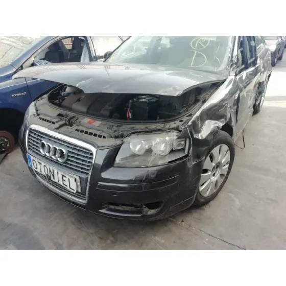 AUDI A3 SPORTBACK (8P) '2005 1.6 FSI ATTRACTION NEGRO