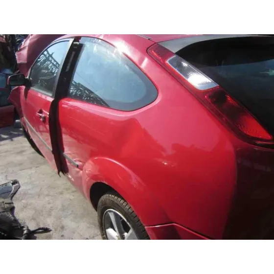 FORD FOCUS BERLINA (CAP) '2005 TREND ROJO