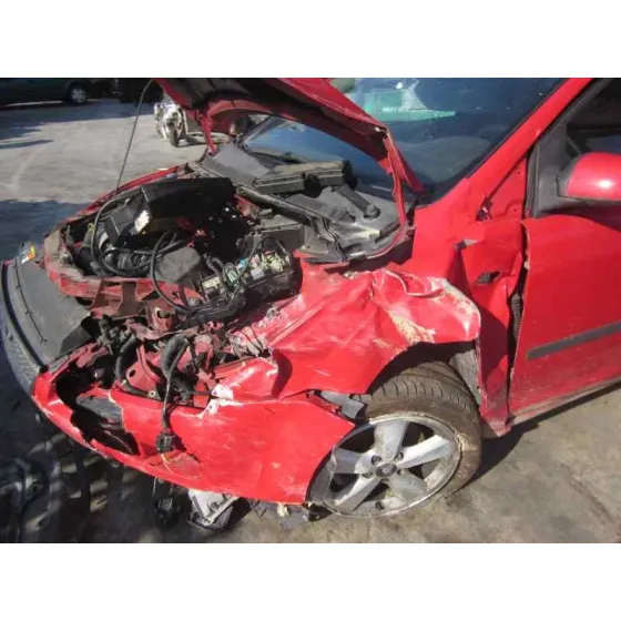 FORD FOCUS BERLINA (CAP) '2005 TREND ROJO