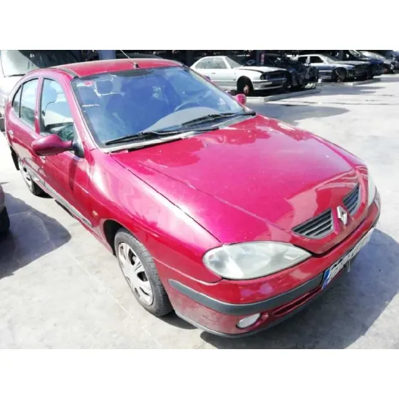 RENAULT MEGANE I FASE 2 BERLINA (BA0) '2001 1.4 16V CENTURY ROJO