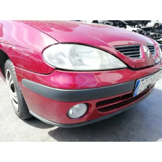 RENAULT MEGANE I FASE 2 BERLINA (BA0) '2001 1.4 16V CENTURY ROJO