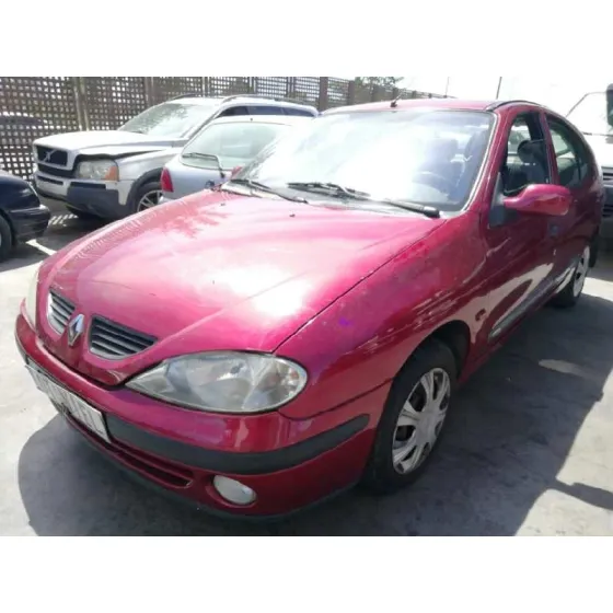 RENAULT MEGANE I FASE 2 BERLINA (BA0) '2001 1.4 16V CENTURY ROJO