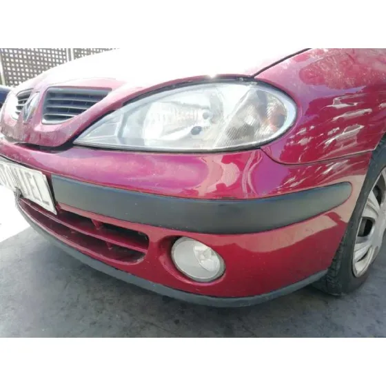 RENAULT MEGANE I FASE 2 BERLINA (BA0) '2001 1.4 16V CENTURY ROJO
