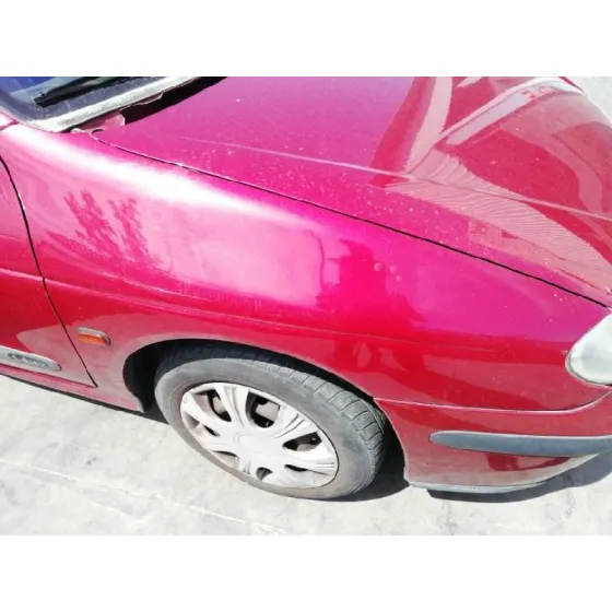 RENAULT MEGANE I FASE 2 BERLINA (BA0) '2001 1.4 16V CENTURY ROJO