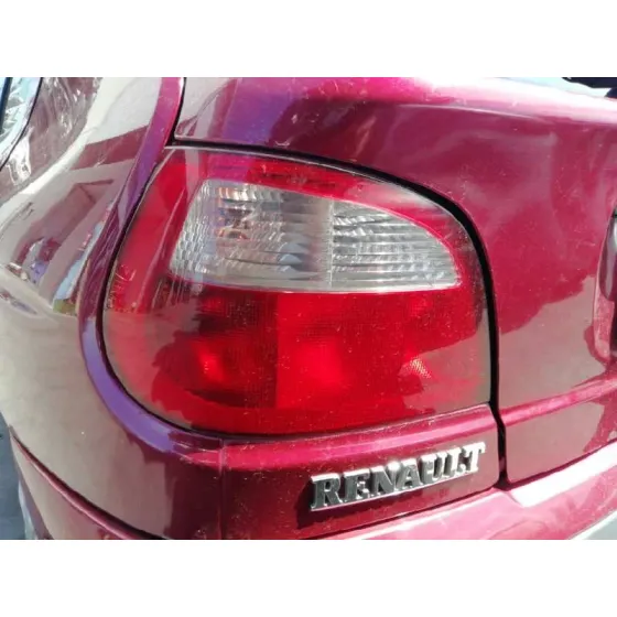 RENAULT MEGANE I FASE 2 BERLINA (BA0) '2001 1.4 16V CENTURY ROJO
