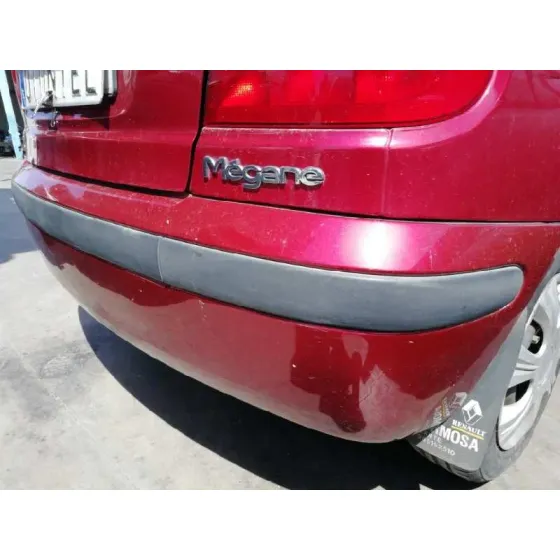 RENAULT MEGANE I FASE 2 BERLINA (BA0) '2001 1.4 16V CENTURY ROJO