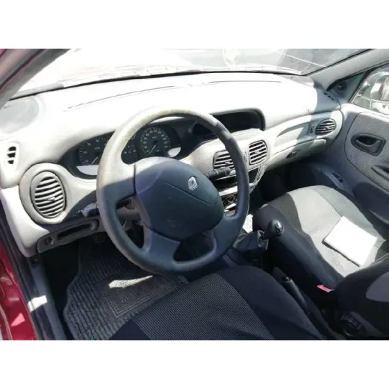RENAULT MEGANE I FASE 2 BERLINA (BA0) '2001 1.4 16V CENTURY ROJO