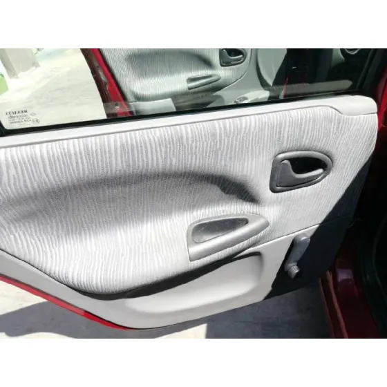 RENAULT MEGANE I FASE 2 BERLINA (BA0) '2001 1.4 16V CENTURY ROJO