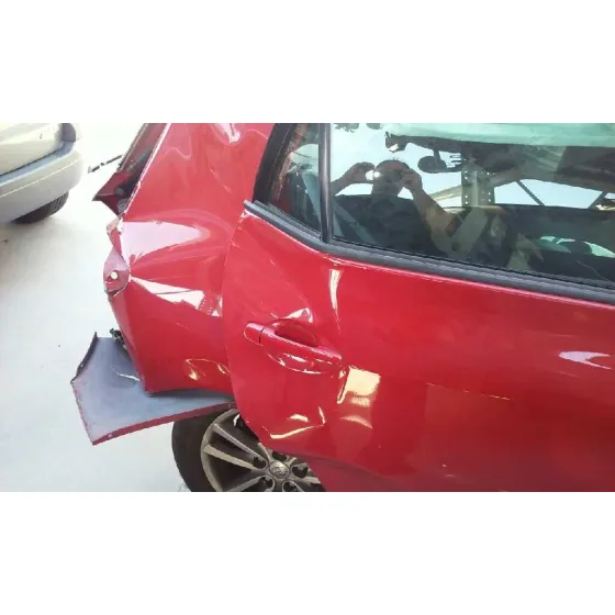 TOYOTA AURIS '2009 LUNA ROJO