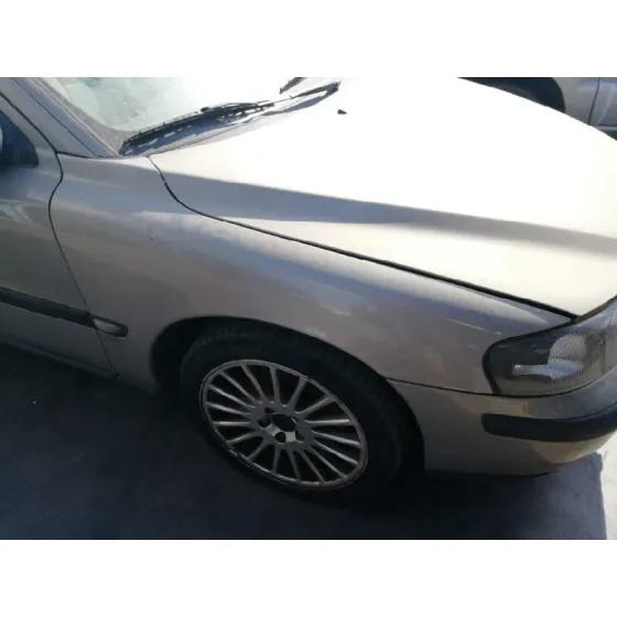 VOLVO S60 BERLINA '2001 2.4 T / 2.5 T DORADO