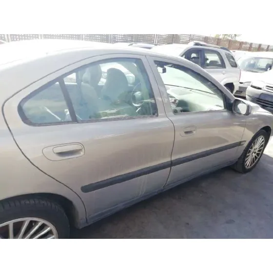 VOLVO S60 BERLINA '2001 2.4 T / 2.5 T DORADO
