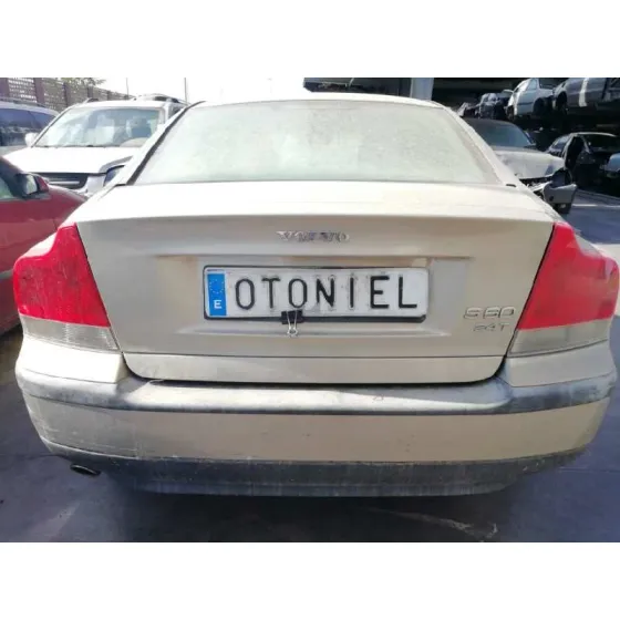 VOLVO S60 BERLINA '2001 2.4 T / 2.5 T DORADO