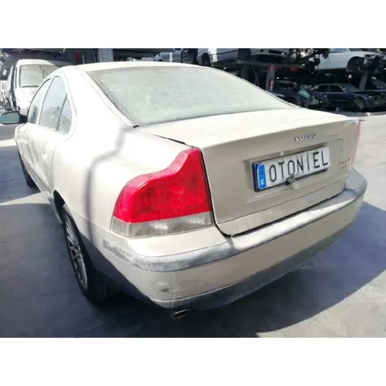 VOLVO S60 BERLINA '2001 2.4 T / 2.5 T DORADO