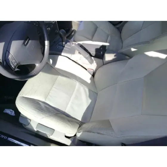 VOLVO S60 BERLINA '2001 2.4 T / 2.5 T DORADO
