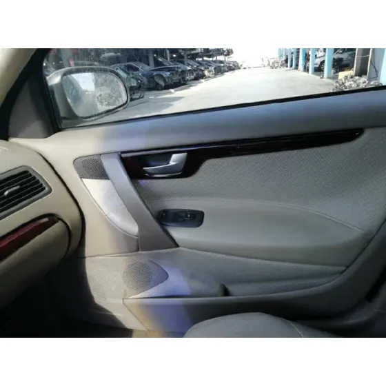 VOLVO S60 BERLINA '2001 2.4 T / 2.5 T DORADO