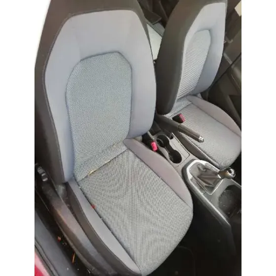 SEAT ARONA '2018 REFERENCE ROJO