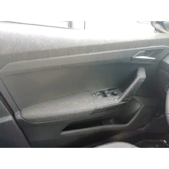 SEAT ARONA '2018 REFERENCE ROJO