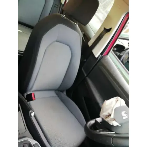 SEAT ARONA '2018 REFERENCE ROJO