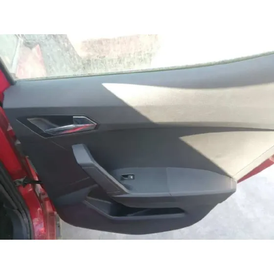 SEAT ARONA '2018 REFERENCE ROJO