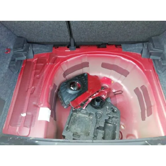 SEAT ARONA '2018 REFERENCE ROJO