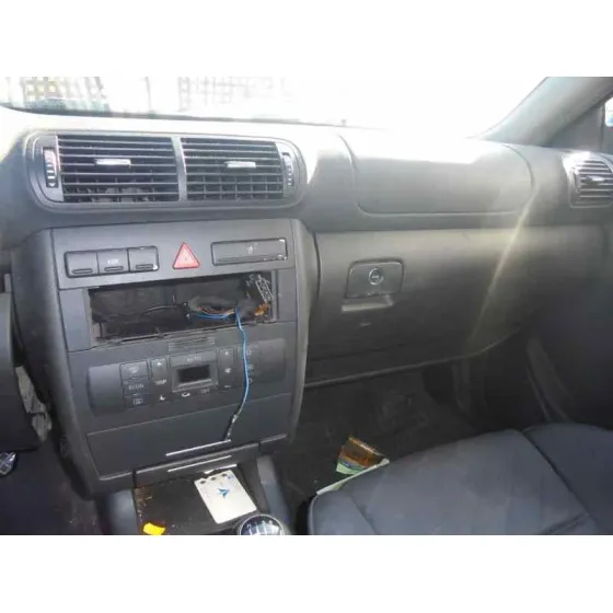 AUDI A3 (8L) '2002 1.9 TDI AMBIENTE NEGRO