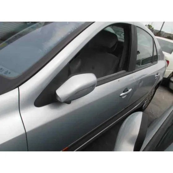 RENAULT LAGUNA II (BG0) '2002 AUTHENTIQUE PLATA