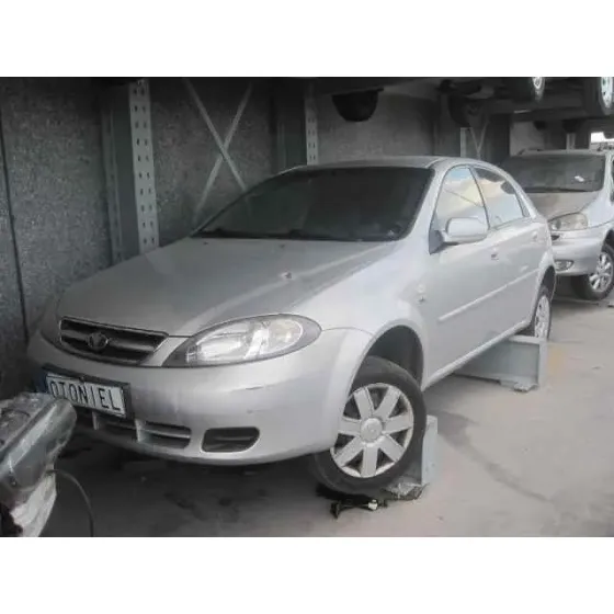 DAEWOO LACETTI '2004 CDX PLATA