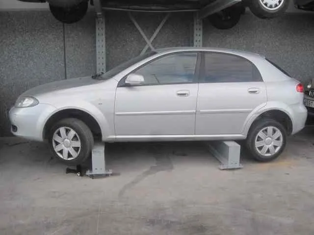 DAEWOO LACETTI '2004 CDX PLATA