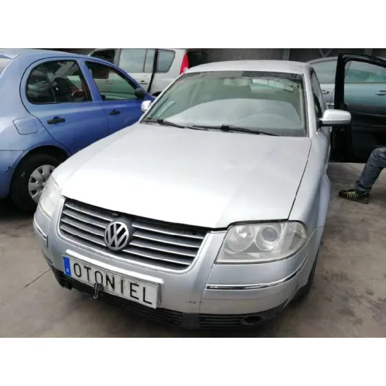 VOLKSWAGEN PASSAT BERLINA (3B3) '2002 ADVANCE GRIS PLATA