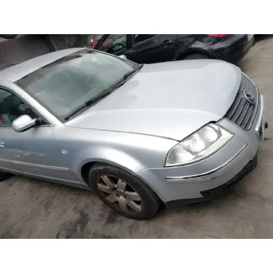 VOLKSWAGEN PASSAT BERLINA (3B3) '2002 ADVANCE GRIS PLATA